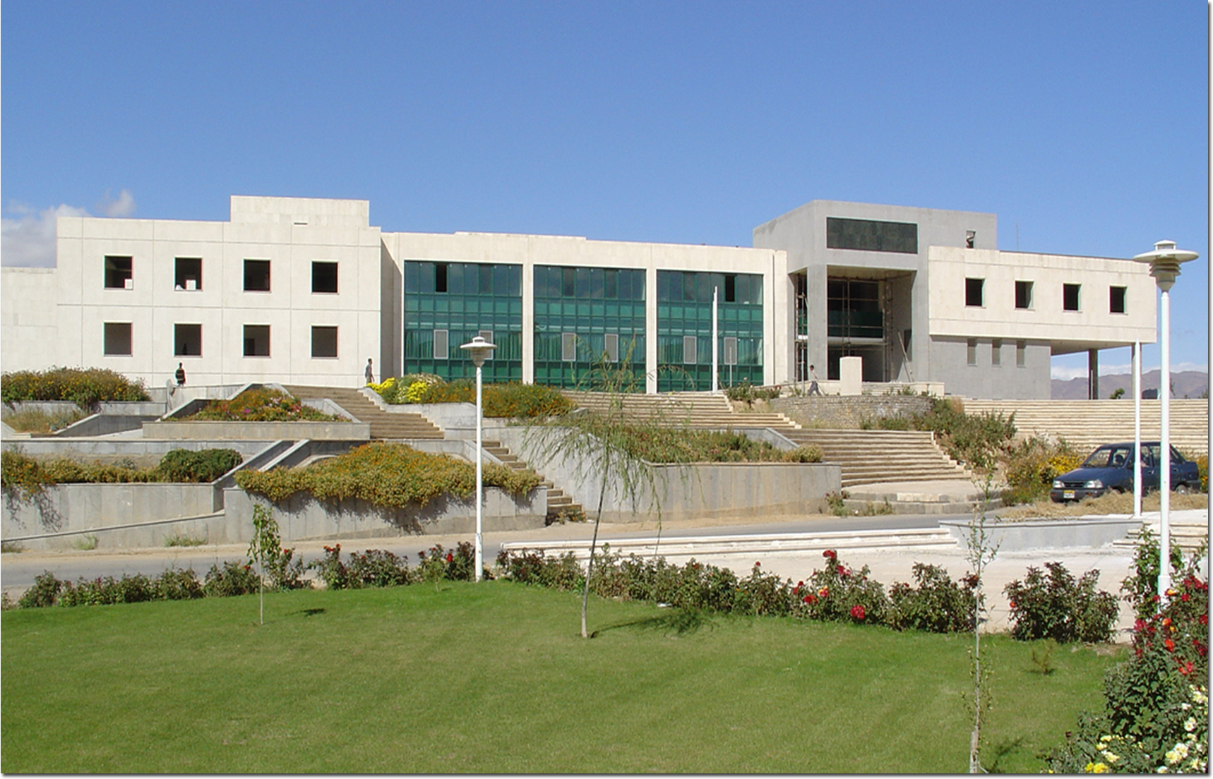 library and theater of zanjan university 02